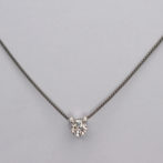 二点留めネックレス