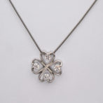 クローバーネックレス