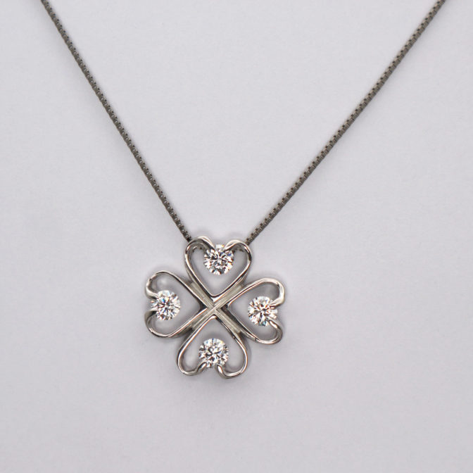 クローバーネックレス