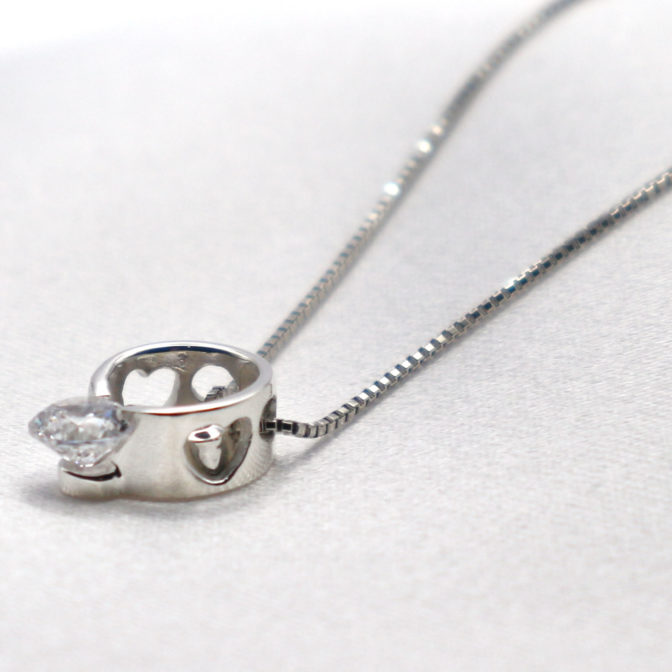 ダイヤモンドのペンダント