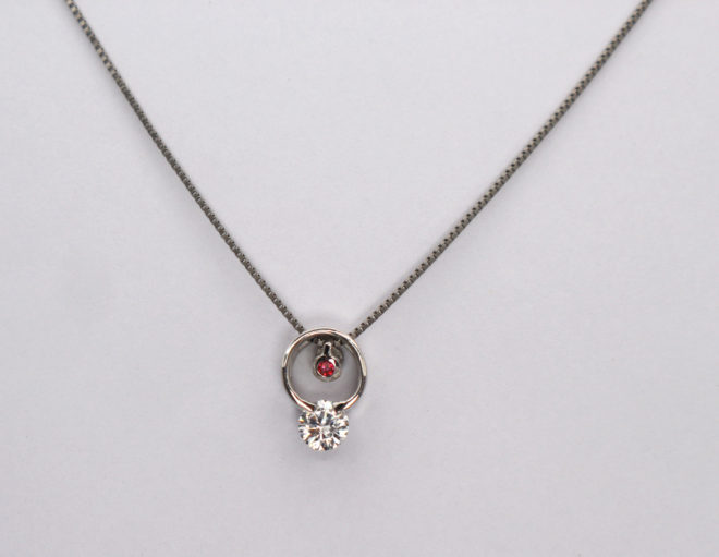 ホースシューネックレス