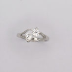 ダイヤモンド2pc留められたリング