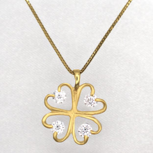 非公開: K18 0.32ct 四葉のクローバー二点留めペンダント