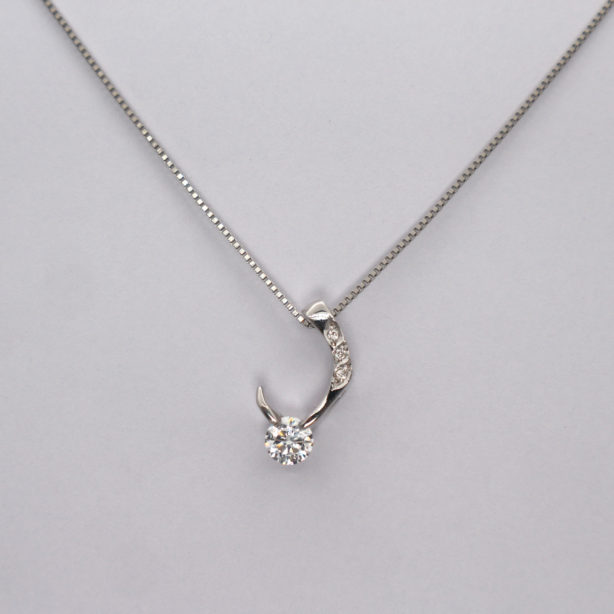 PT950 0.2ct 二点留め　釣り針ネックレス