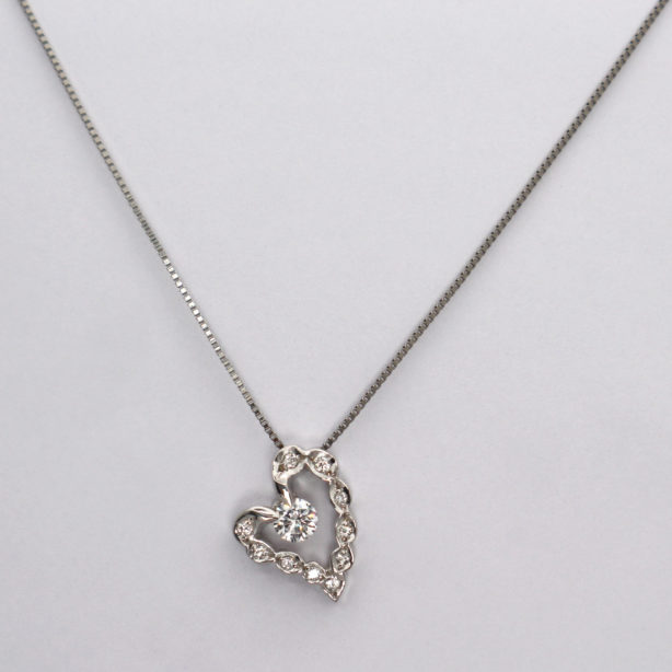 PT950 二点留め  ハート型ネックレス 0.15ct