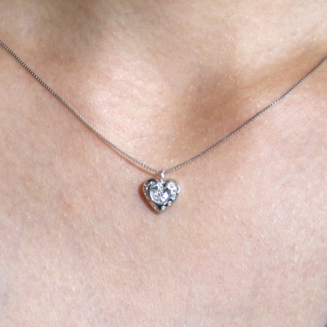 丸ハートネックレス装着